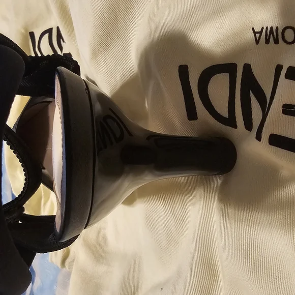 Fendi Black Slingback Heels with Sophisticated Mesh Design - Picture 3 of 7